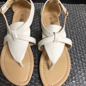 Sendal new never wear